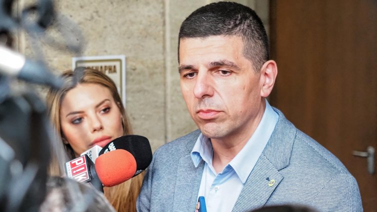 Ивайло Мирчев: Натиснаха ядрения бутон на Радев