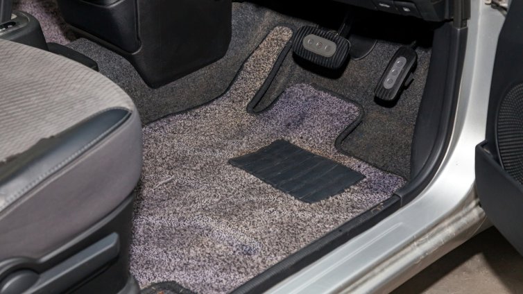 Как да поддържате интериора на автомобила чист и защитен с подходящи стелки?