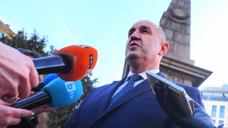 Румен Радев се регистрира в ЦИК с коалиция "Прогресивна България" 