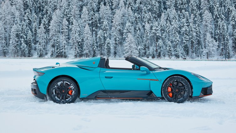 В кадър: Maserati MCPURA Cielo FROZEN MAGMA дебютира в Санкт Мориц