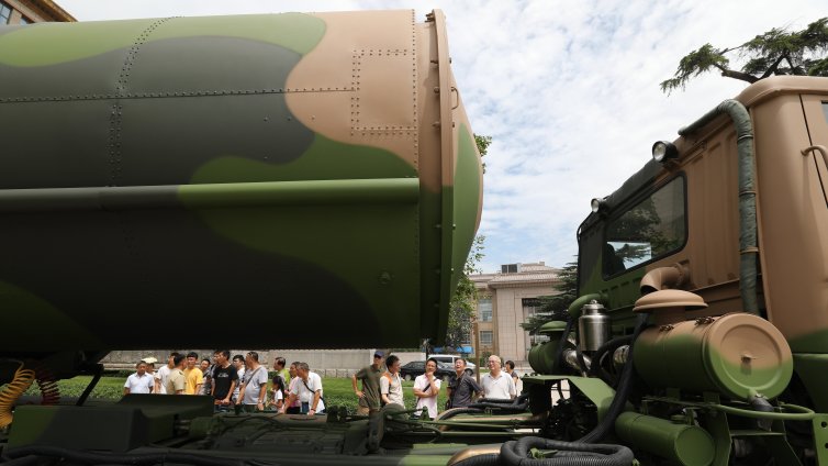 Как китайската ракета с голям обсег DF-27 ще промени Тихия океан?