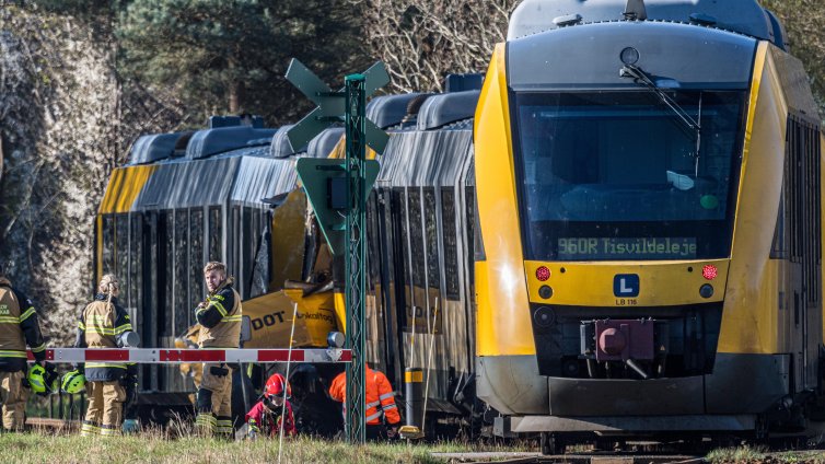 Четирима души са в тежко състояние след сблъсък на два влака в Дания СНИМКИ