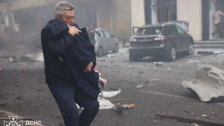 „Героите на Харков“: Как 48 деца бяха спасени от детска градина, ударена от руски дрон