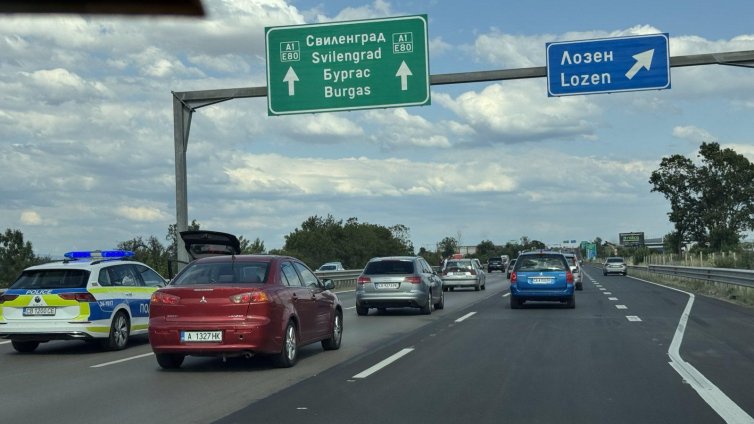 Жена е пострадала при верижна катастрофа на "Тракия"