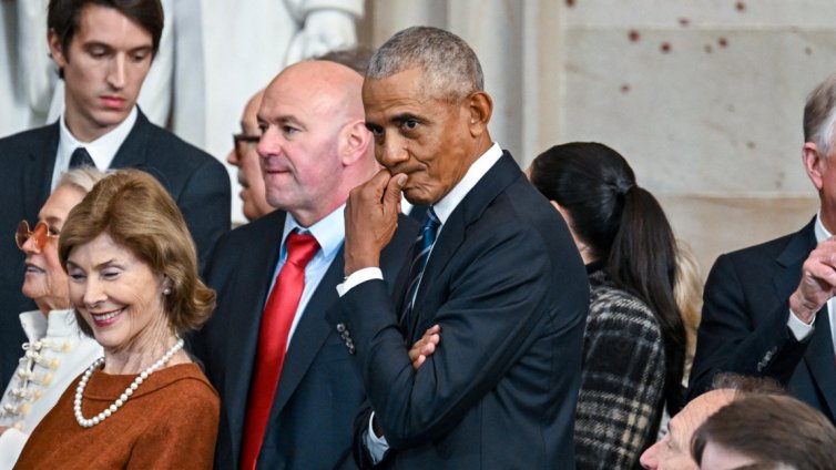 Тръмп обвини Обама, че издал секретена информация за извънземни