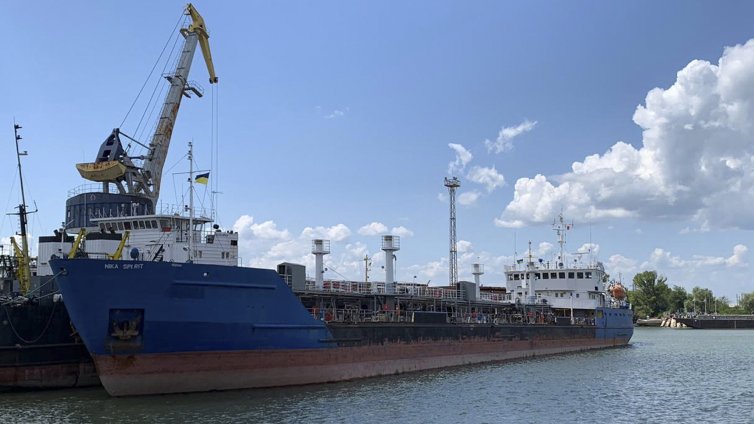 Украйна е задържала кораб на руския сенчест флот