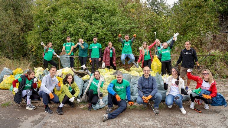 Доброволци от Кока-Кола ХБК България превърнаха крайречни зони в София в по-достъпни и приветливи места