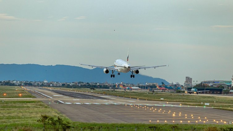 Закъснения на летището в Атина, ограничава се броят на полетите на час
