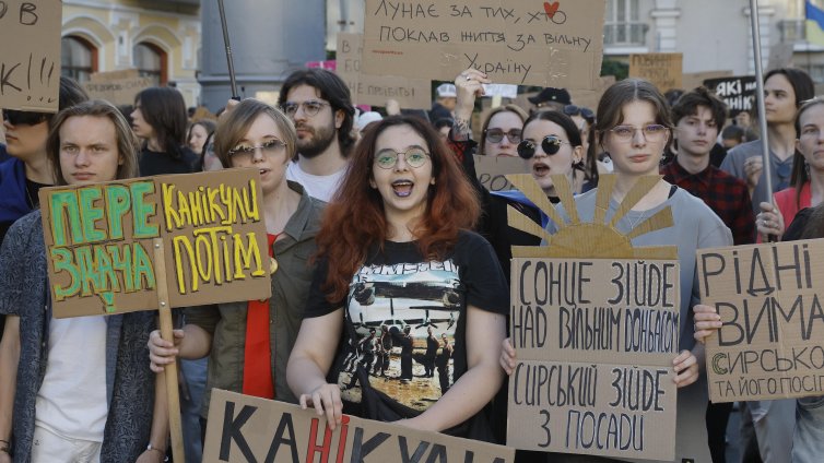 Протести в Киев в подкрепа на уволнения министър Федоров трети пореден ден