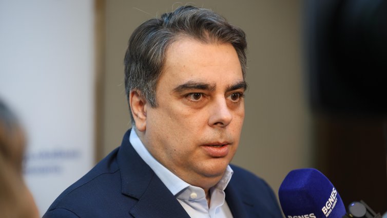 Асен Василев: Бюджетът е изключително лош, вървим към протести