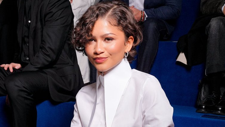 Зендая се изфука с брачната си халка