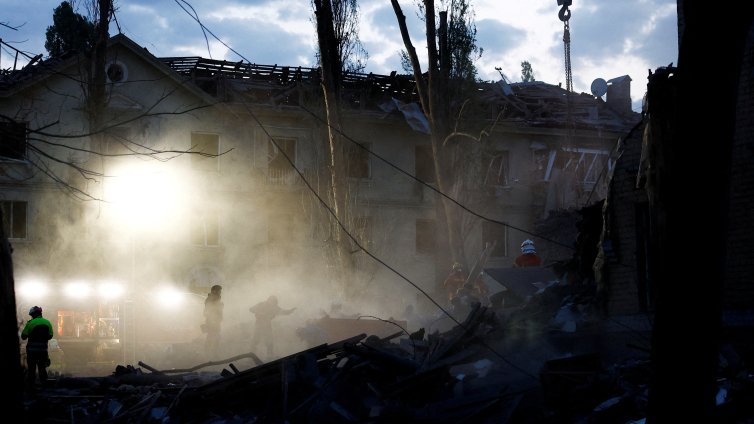 Защо Украйна предпочита да се бие, отколкото да даде Крим на Русия?