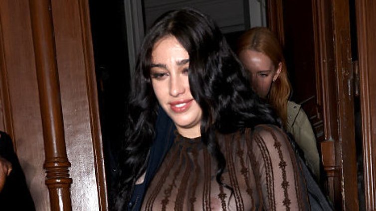 Дъщерята на Мадона се появи без бельо на Седмицата на модата в Париж