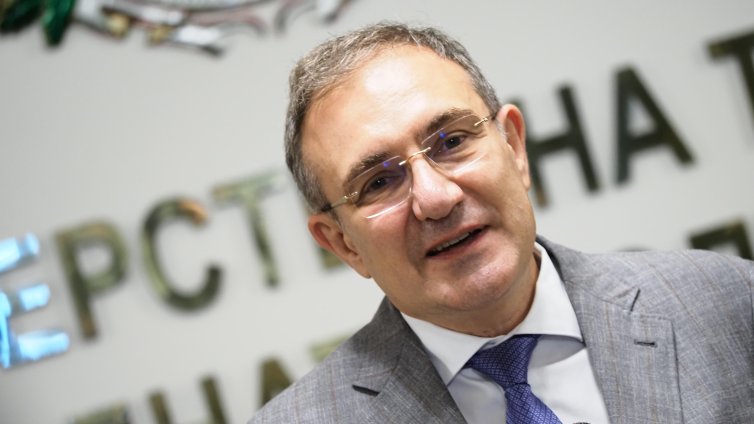 Гуцанов: Работим майчинските през втората година да са около 1100-1200 лв.