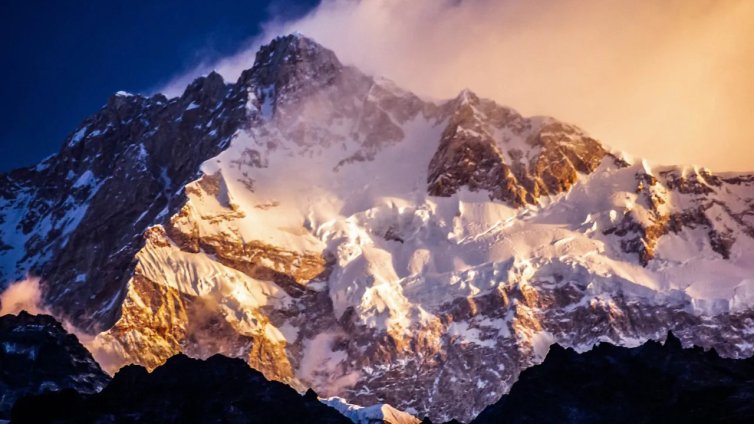 Лавина уби седем катерачи в Хималаите