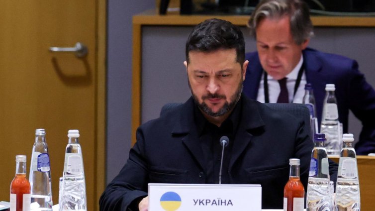 Зеленски: Украйна няма да отстъпи нито една от териториите си
