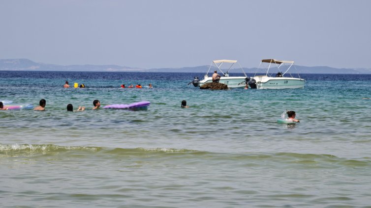 Слънчево и горещо остава времето в сряда