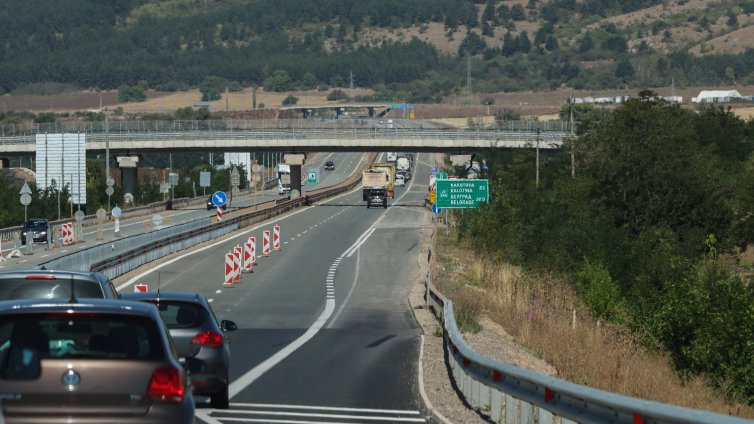 Камион пламна и изгоря на магистрала &ldquo;Струма&rdquo;