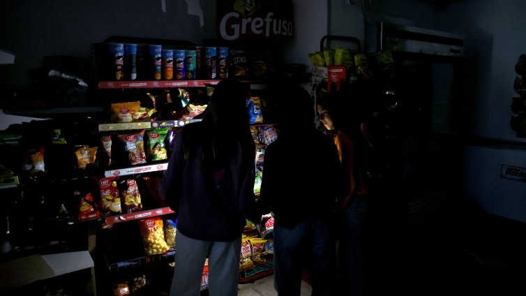 ЕС ще си вземе поука от спирането на тока в Испания и Португалия 