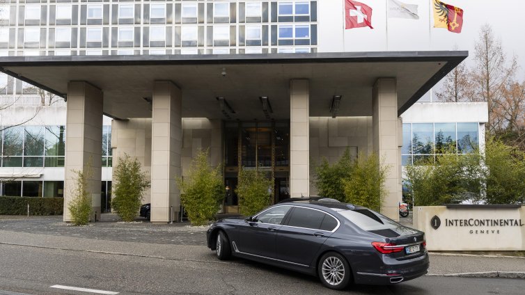 Напрегната обстановка по време на 6-часовите преговори между Русия и Украйна 