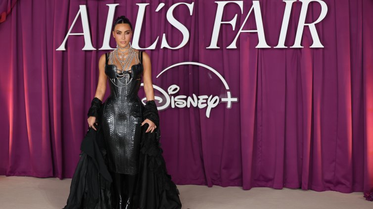 Скъсаха Ким Кардашиян на адвокатския изпит