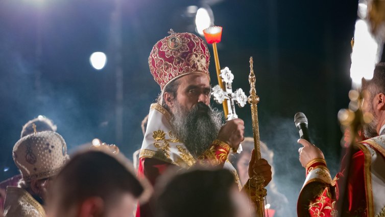 Патриарх Даниил възвести Христовото Възкресение СНИМКИ