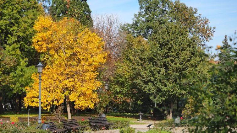 И утре ни очаква слънчево време, на места до 32&deg;