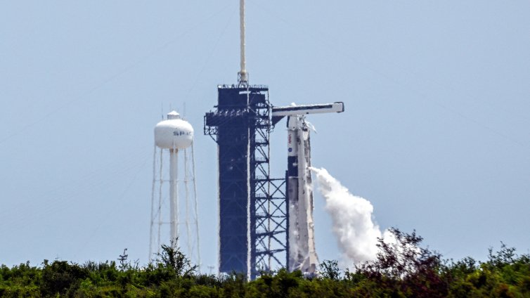 SpaceX изстреля 50-ия космически кораб Dragon към МКС 