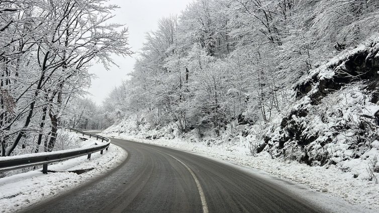 Проходът Шипка е почистен и обработен против заледяване