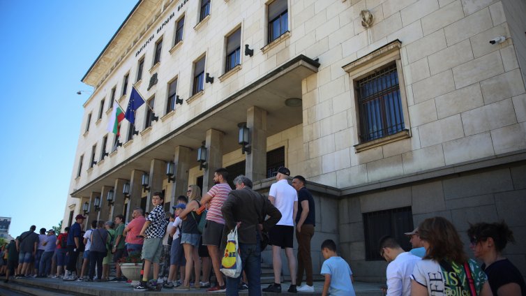 Бивш министър: Трябва да излезем от валутния борд, унизително е за държавата