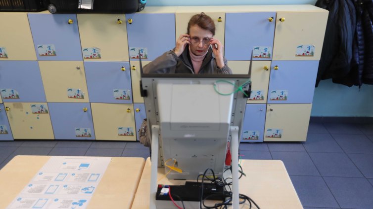 Варненка отиде да гласува, казаха ѝ, че вече е дала вота си 