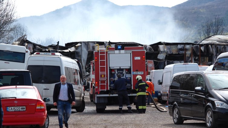 Апартамент гори в квартал &ldquo;Младост&rdquo; в София