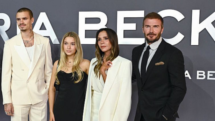 Виктория Бекъм коментира хранителното си разстройство, защо не се усмихва?