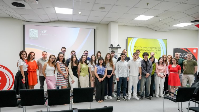 Кока-Кола ХБК България и Центъра за споделени услуги на компанията посрещат ново поколение таланти в летните си стажантски програми