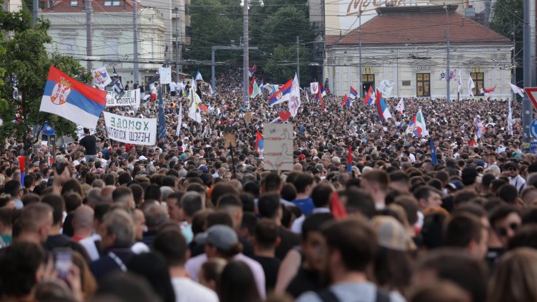 Има ли връзки между престъпния свят и президента на Сърбия Вучич?