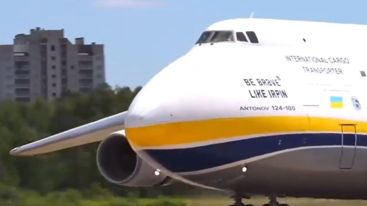 Легендарният Ан-124 на Антонов отново лети над Украйна ВИДЕО