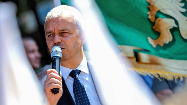 Костадинов: Само който не е решил, той не ни е поставил на колене