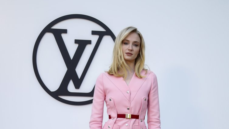 Нови кадри от снимачната прощадка, вижте Софи Търнър като Лара Крофт СНИМКИ