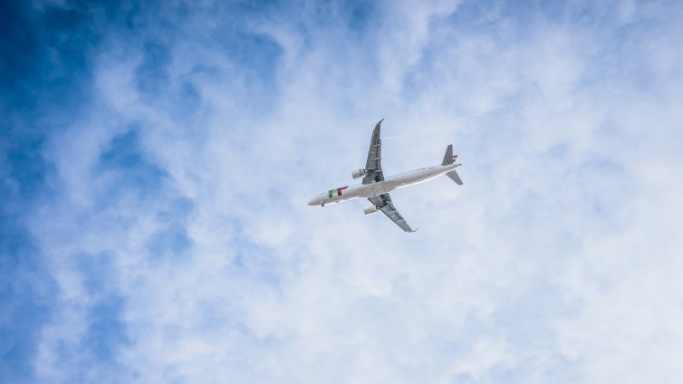 Американка роди на борда на самолет на Delta Air Lines