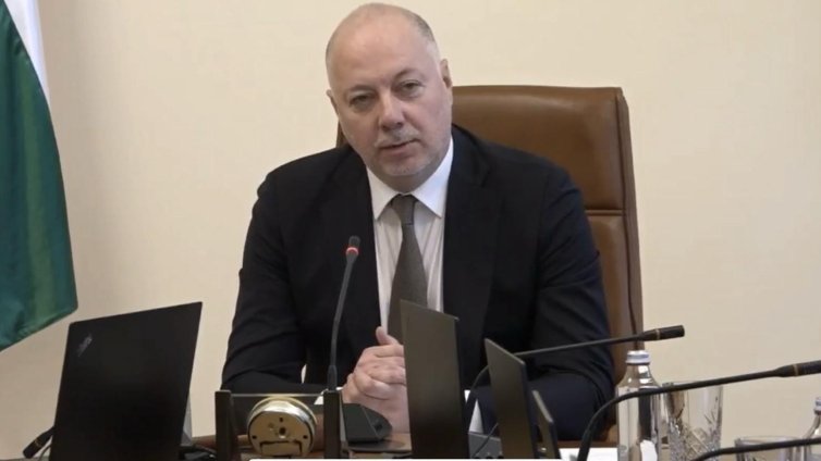 Премиерът Желязков: F-16 е летящ, годен и боеспособен