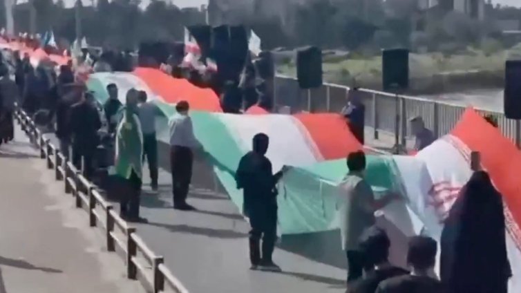 Иранците обградиха електроцентрали и мостове с телата си ВИДЕО