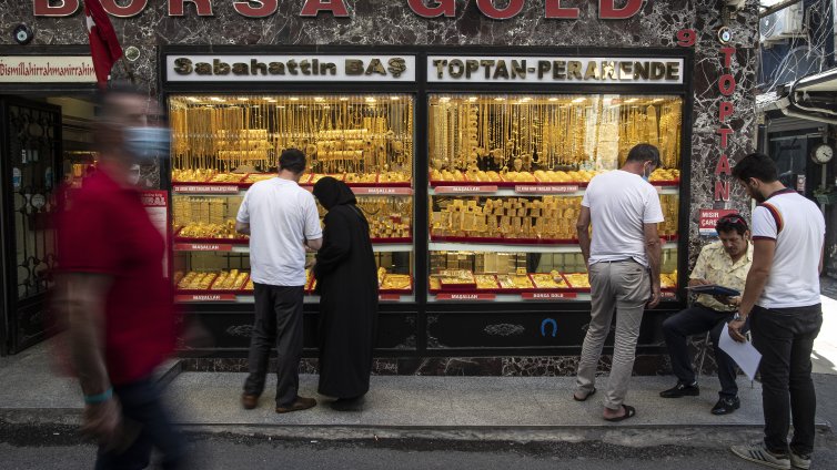 Задържаха 21 души в Истанбул за измами със злато за над 2 млрд. евро