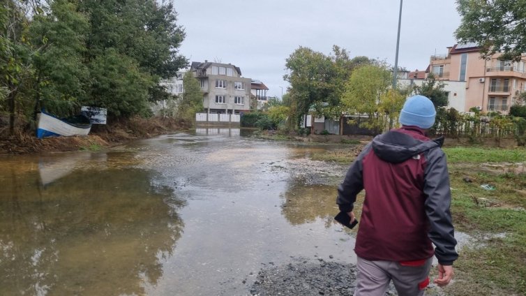 Царево очаква нови силни дъждове, общината задейства BG-Alert