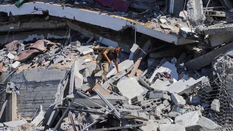 Израел обстрелва Газа, а хората не се евакуират, защото няма къде да отидат