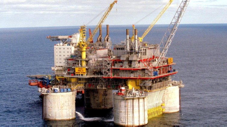 Богатата Норвегия има запаси от гориво само за още 20 дни 