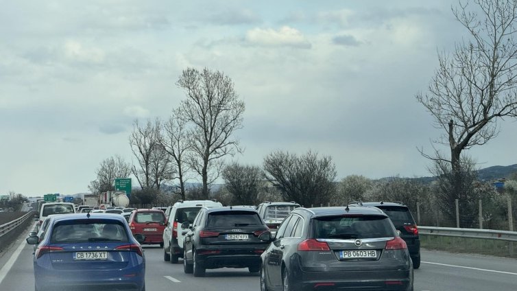 Близо 500 хил. автомобила се очаква да излязат от София в дните около 24 май