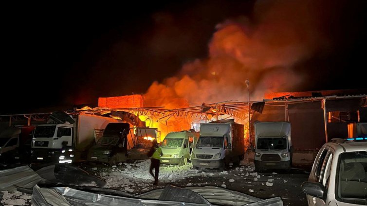 Най-малко двама убити и 32 бяха ранени при руска атака в Харков