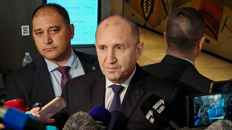 Румен Радев със стрела по кабинета: Негова задача е да няма криза на горивата