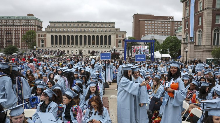 AI чете есета, подпомага за подбора на студенти в САЩ