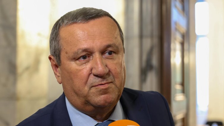 АПС: Това правителство се крепи на Делян Пеевски